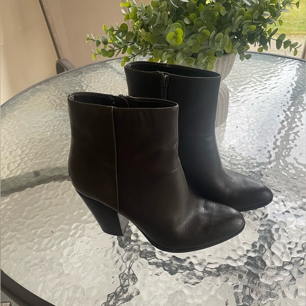 Nine West Hiswayo Leather Booties EUC